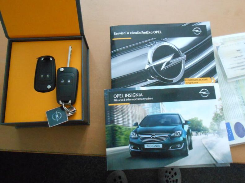 Opel Insignia - hlavní fotka
