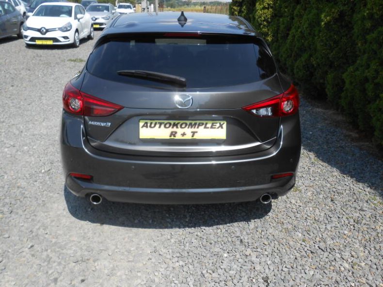 Mazda 3 - hlavní fotka
