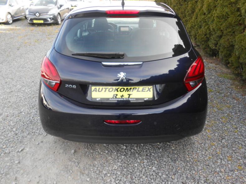 Peugeot 208 - hlavní fotka