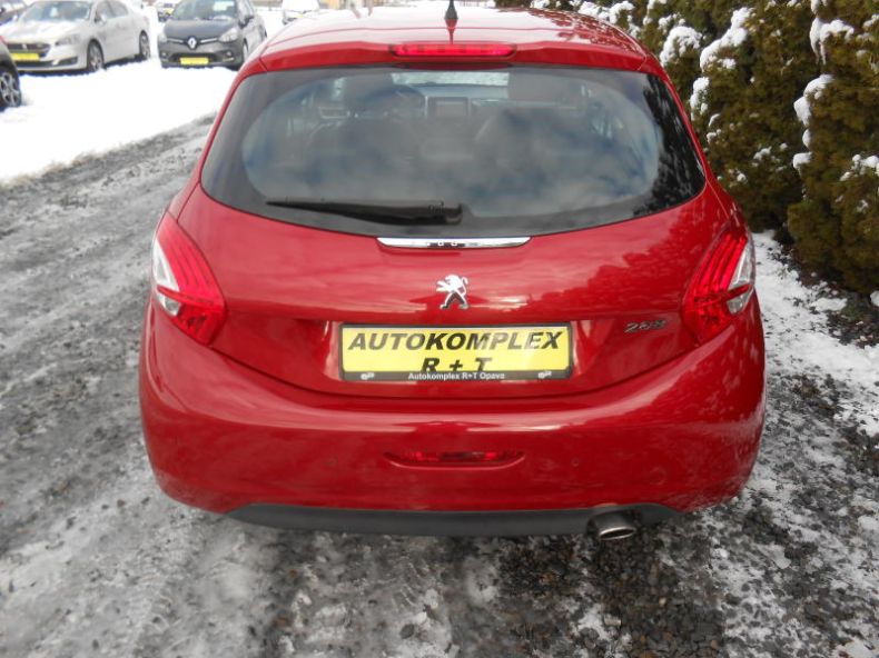 Peugeot 208 - hlavní fotka