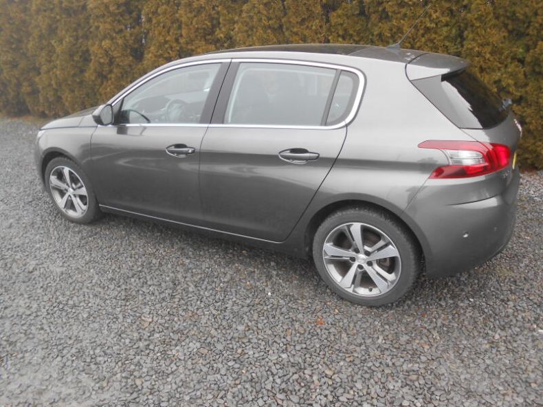Peugeot 308 - hlavní fotka