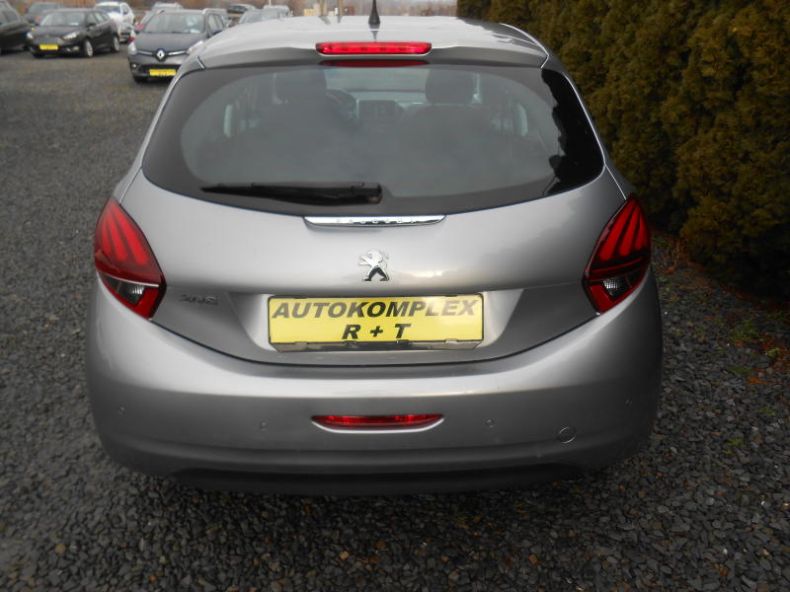 Peugeot 208 - hlavní fotka
