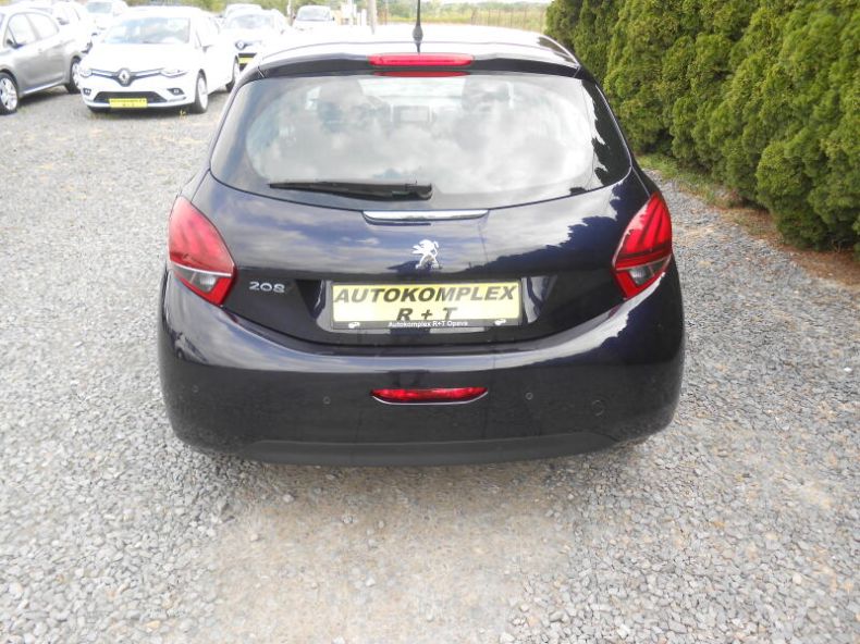 Peugeot 208 - hlavní fotka