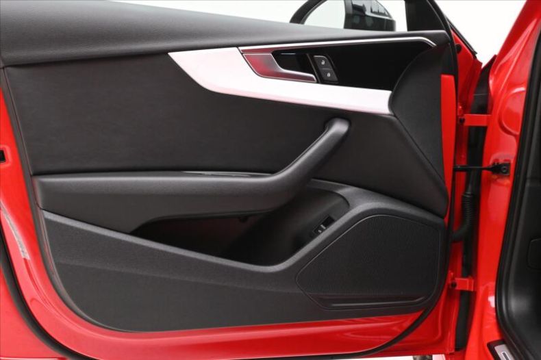 Audi A4 - hlavní fotka