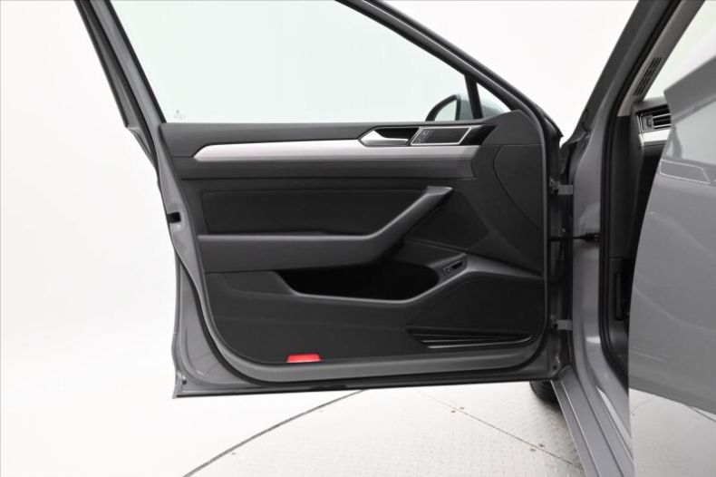 Volkswagen Passat - hlavní fotka