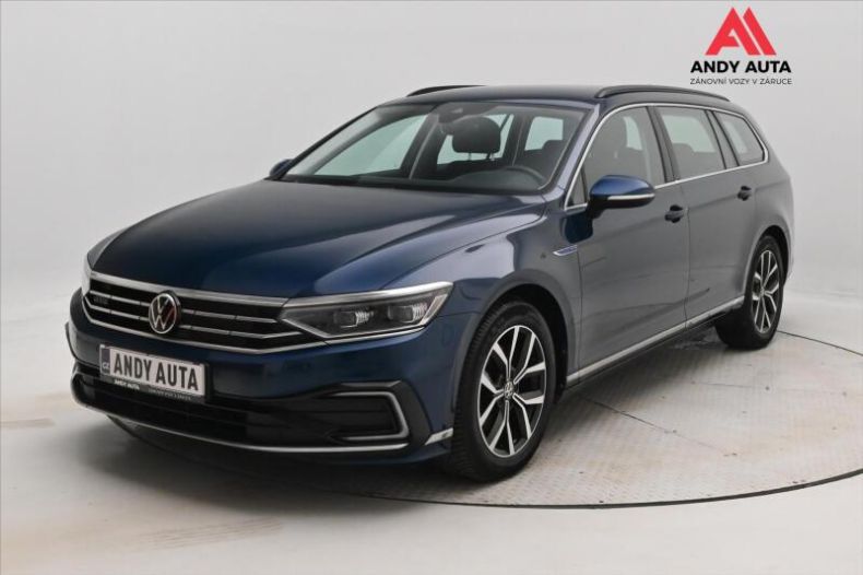 Volkswagen Passat - hlavní foto
