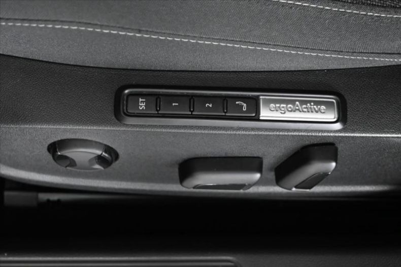 Volkswagen Golf - hlavní fotka