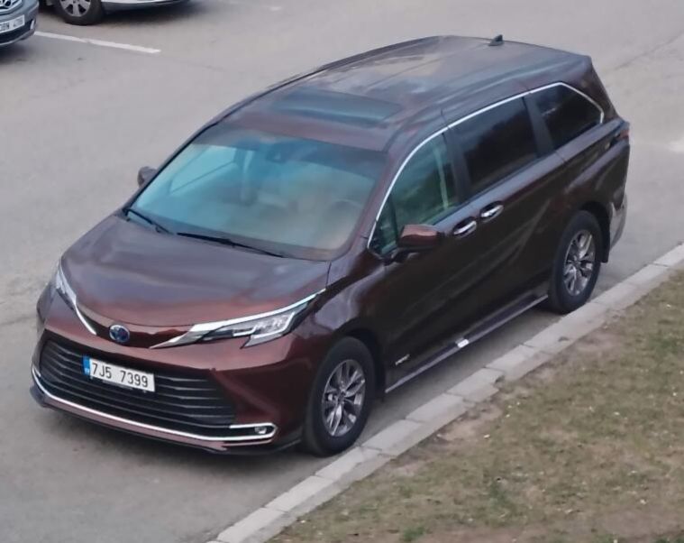 Toyota Sienna - hlavní foto