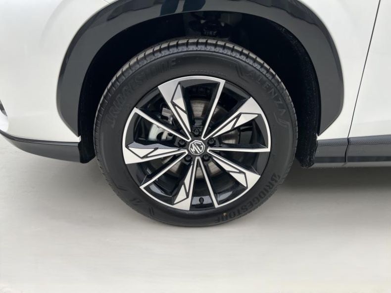 MG HS - hlavní fotka