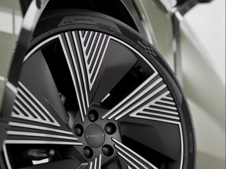 Lynk & Co 08 - hlavní fotka