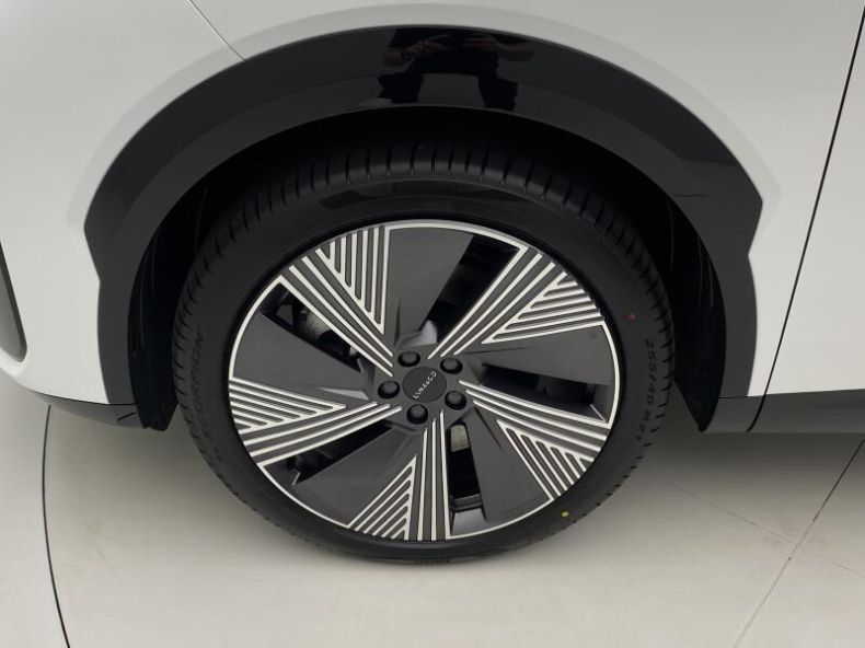 Lynk & Co 08 - hlavní fotka