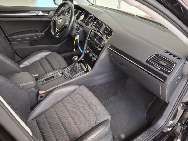 Volkswagen Golf - hlavní fotka