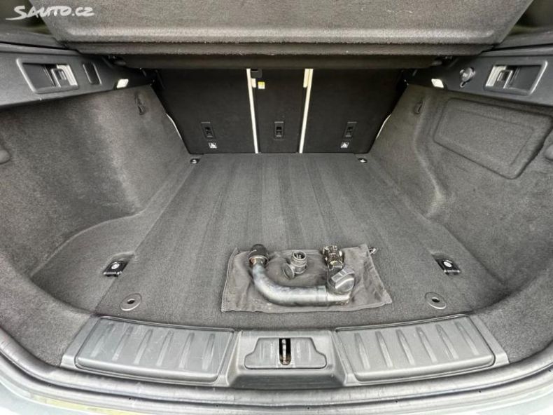 Jaguar F-Pace - hlavní fotka