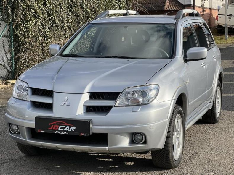 Mitsubishi Outlander - hlavní foto