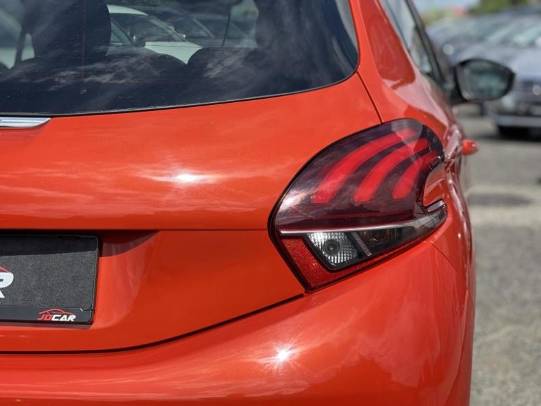 Peugeot 208 - hlavní fotka