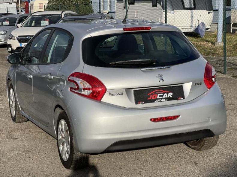 Peugeot 208 - hlavní fotka