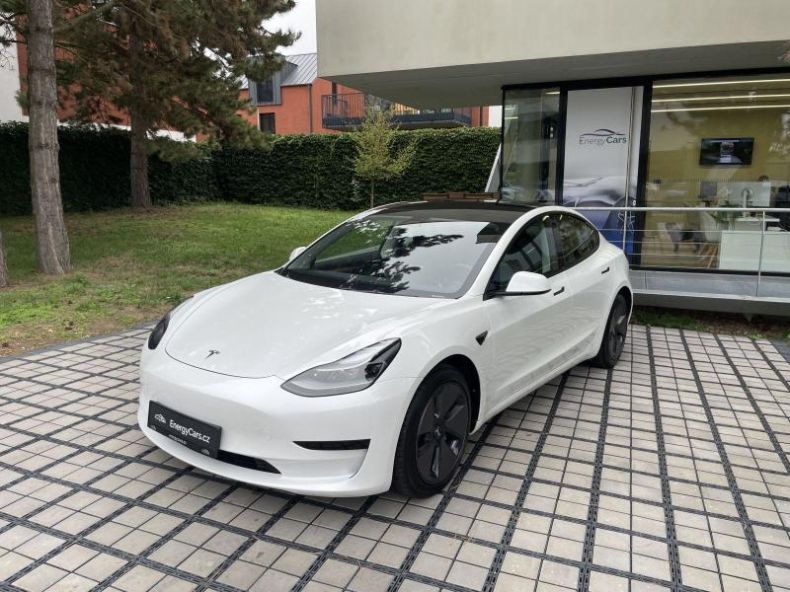 Tesla Model 3 - hlavní fotka inzerátu
