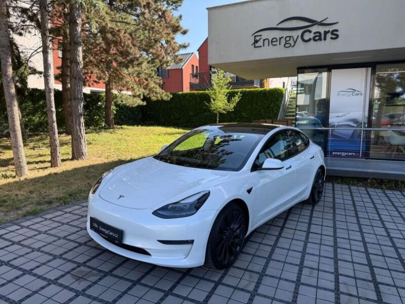 Tesla Model 3 - hlavní foto
