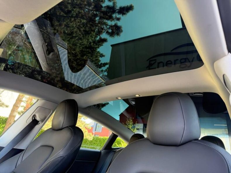 Tesla Model 3 - hlavní fotka