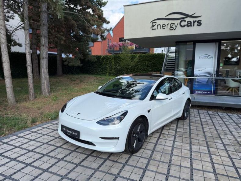Tesla Model 3 - hlavní foto