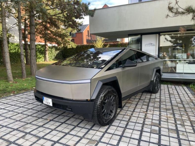 Tesla Model X - hlavní foto