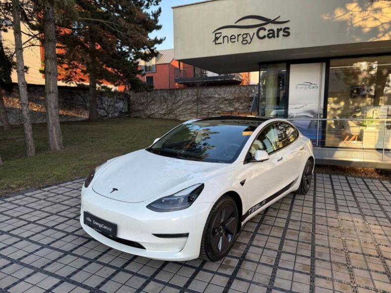 Tesla Model 3 - hlavní foto