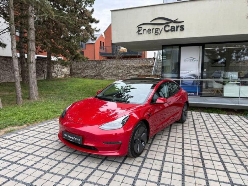 Tesla Model 3 - hlavní foto
