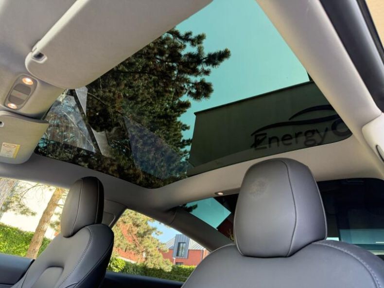 Tesla Model 3 - hlavní fotka
