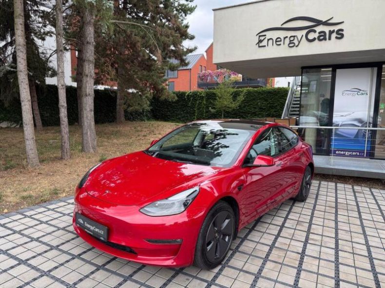 Tesla Model 3 - hlavní foto