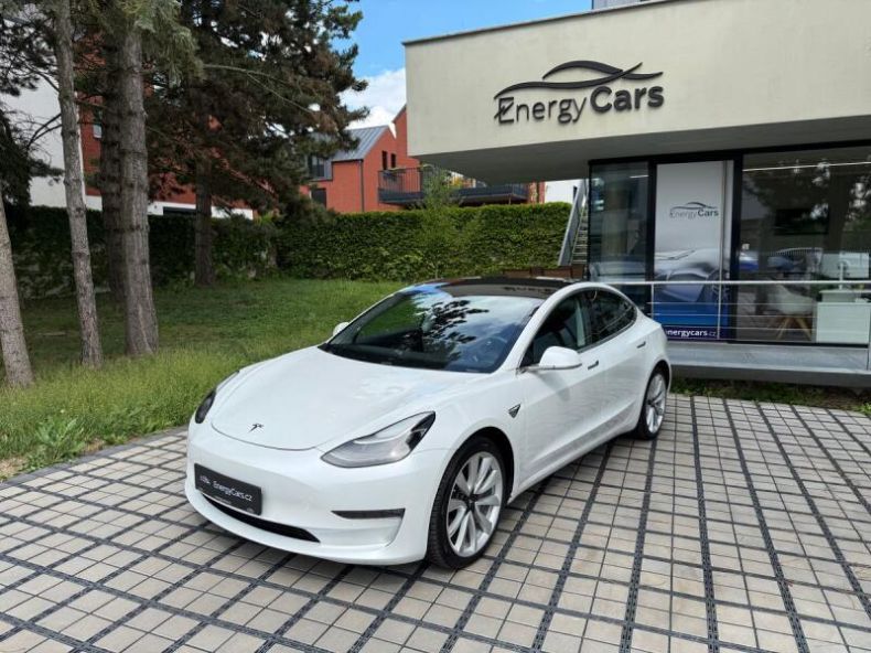Tesla Model 3 - hlavní foto