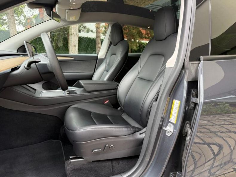 Tesla Model Y - hlavní fotka