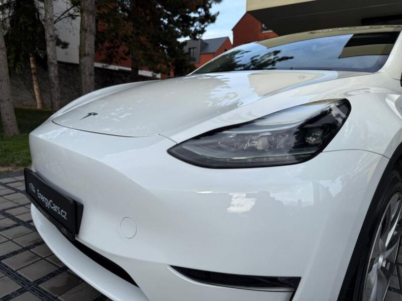 Tesla Model Y - hlavní fotka