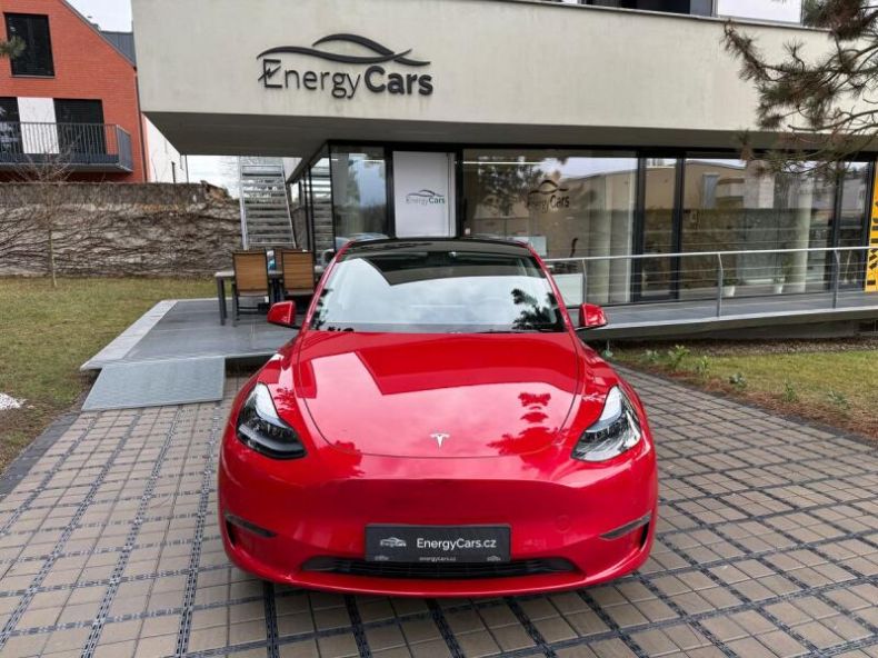 Tesla Model Y - hlavní fotka