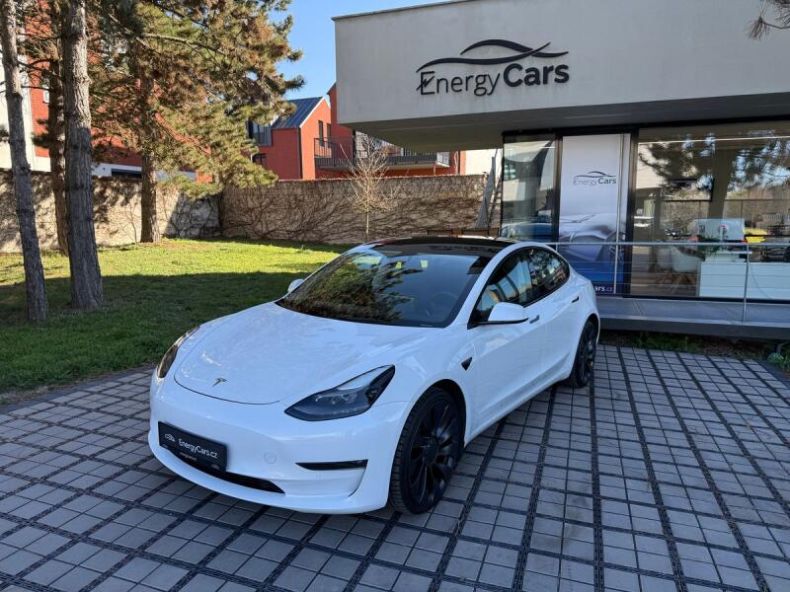 Tesla Model 3 - hlavní fotka inzerátu