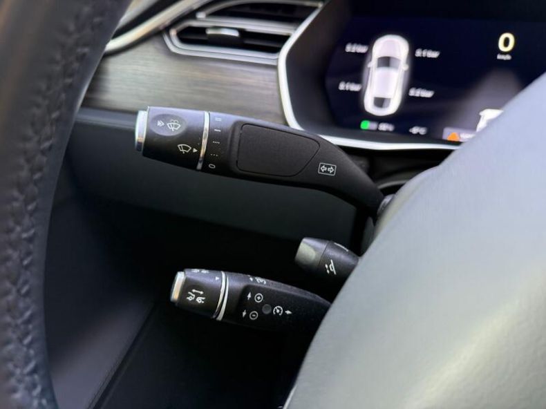 Tesla S-type - hlavní fotka