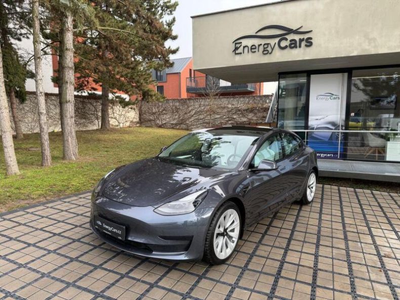 Tesla Model 3 - hlavní foto
