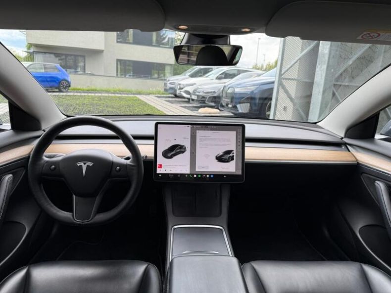 Tesla Model 3 - hlavní fotka