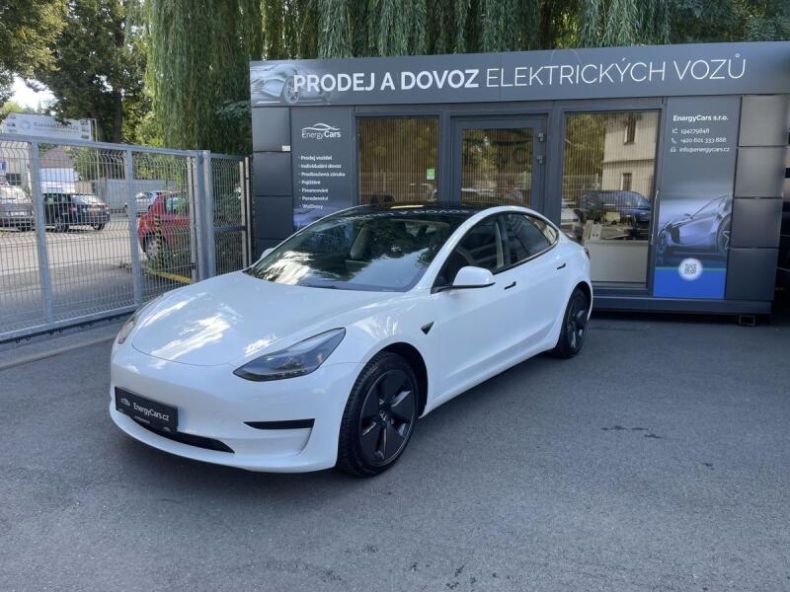 Tesla Model 3 - hlavní foto