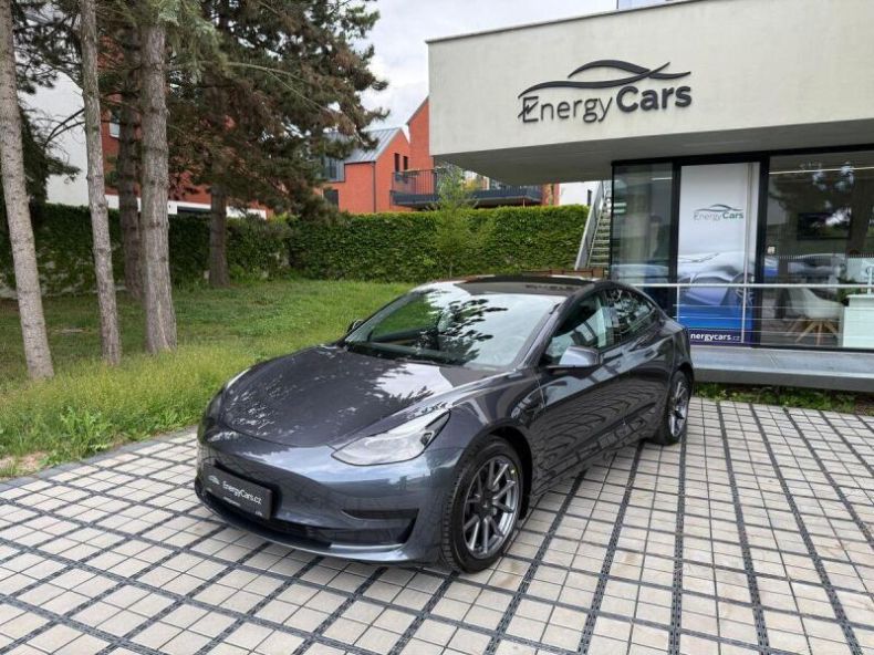 Tesla Model 3 - hlavní fotka inzerátu
