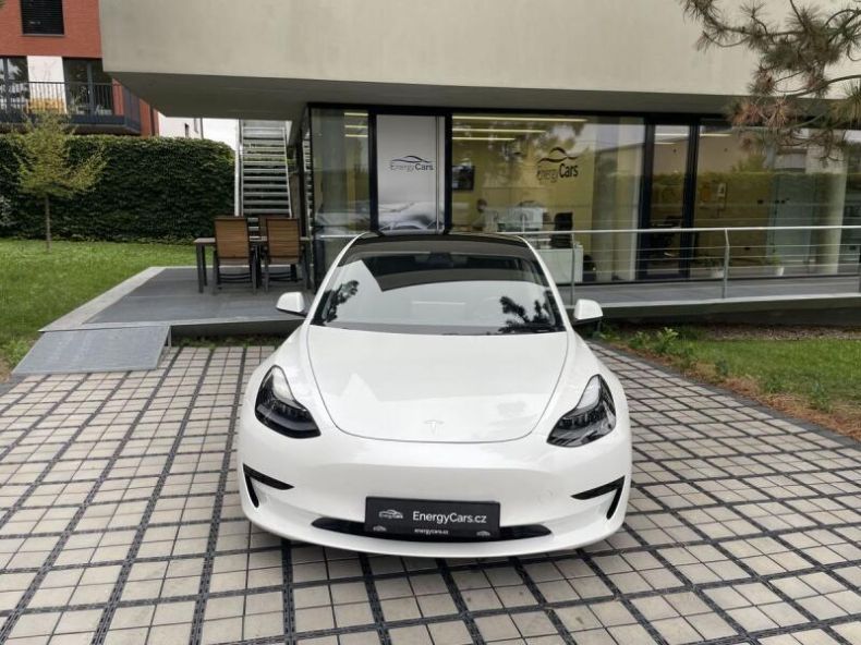 Tesla Model 3 - hlavní fotka