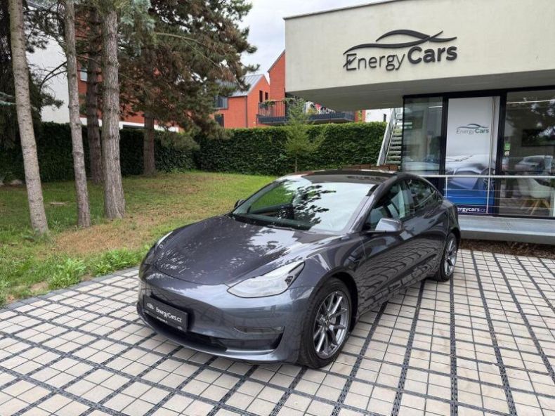 Tesla Model 3 - hlavní foto