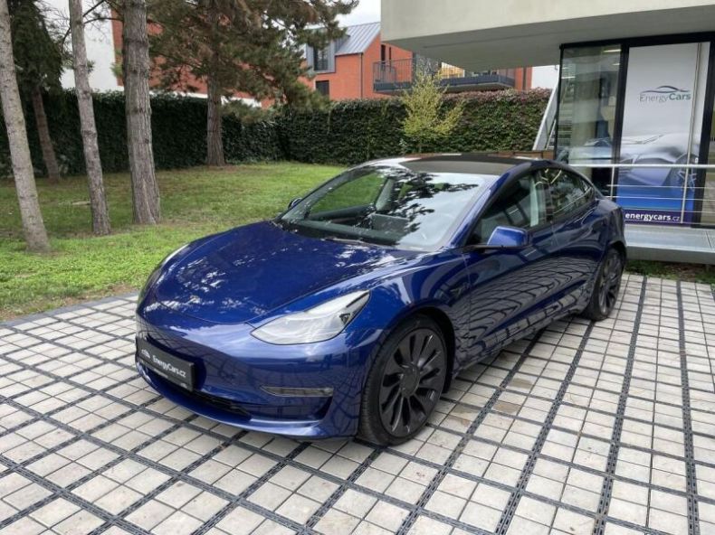 Tesla Model 3 - hlavní foto