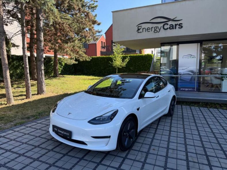 Tesla Model 3 - hlavní foto