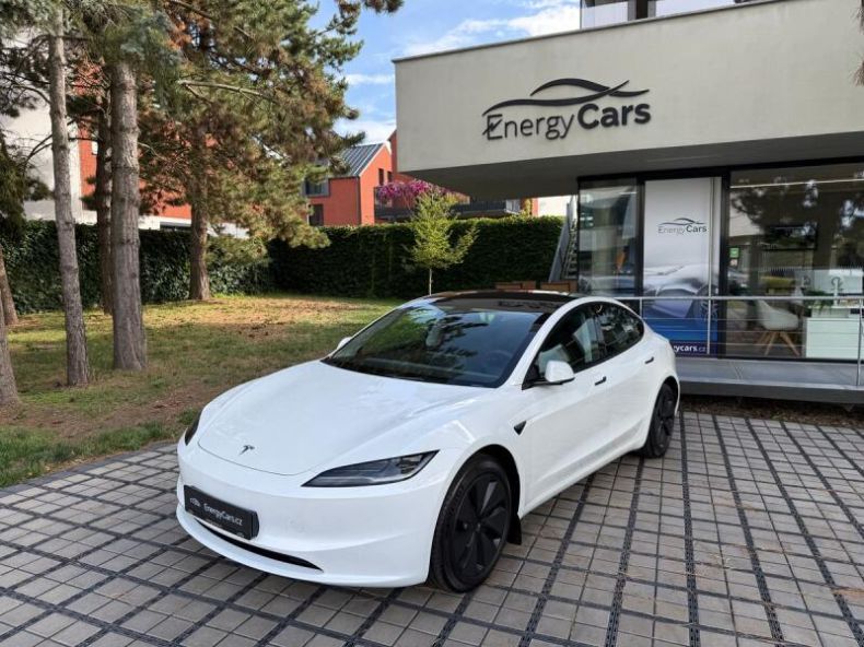 Tesla Model 3 - hlavní foto