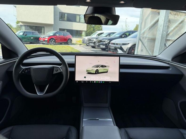 Tesla Model 3 - hlavní fotka