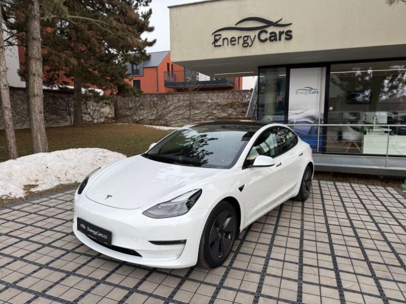Tesla Model 3 - hlavní foto