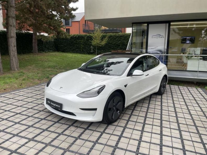 Tesla Model 3 - hlavní fotka inzerátu