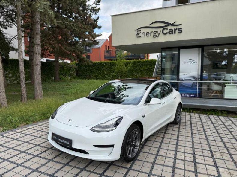 Tesla Model 3 - hlavní foto