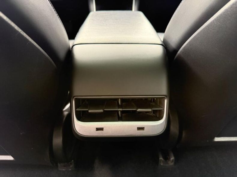 Tesla Model 3 - hlavní fotka