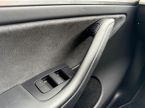 Tesla Model Y - fotka číslo 32